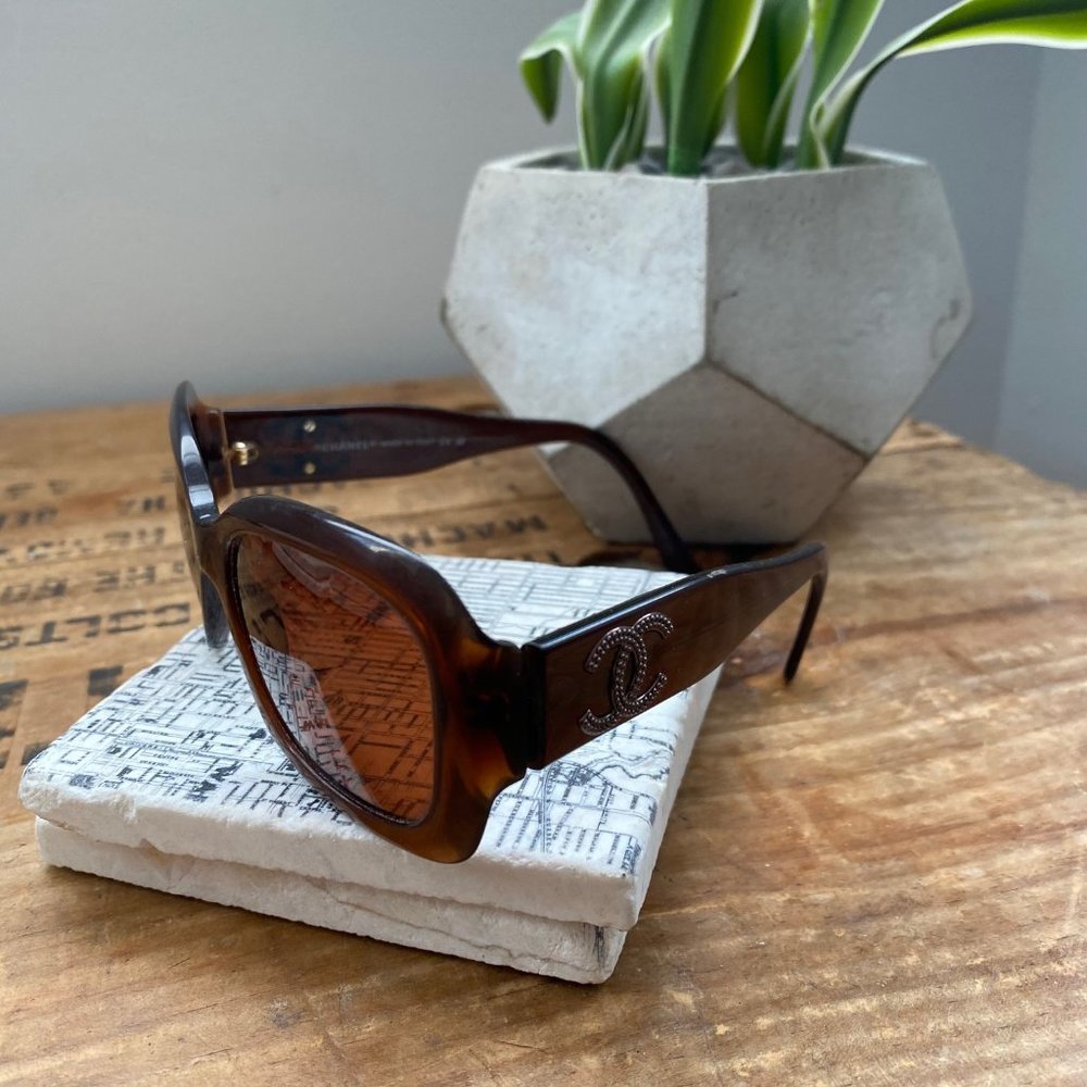 Authentic Chanel 5102 C.538/73 54-17 135 Sunglasses, Brown CC